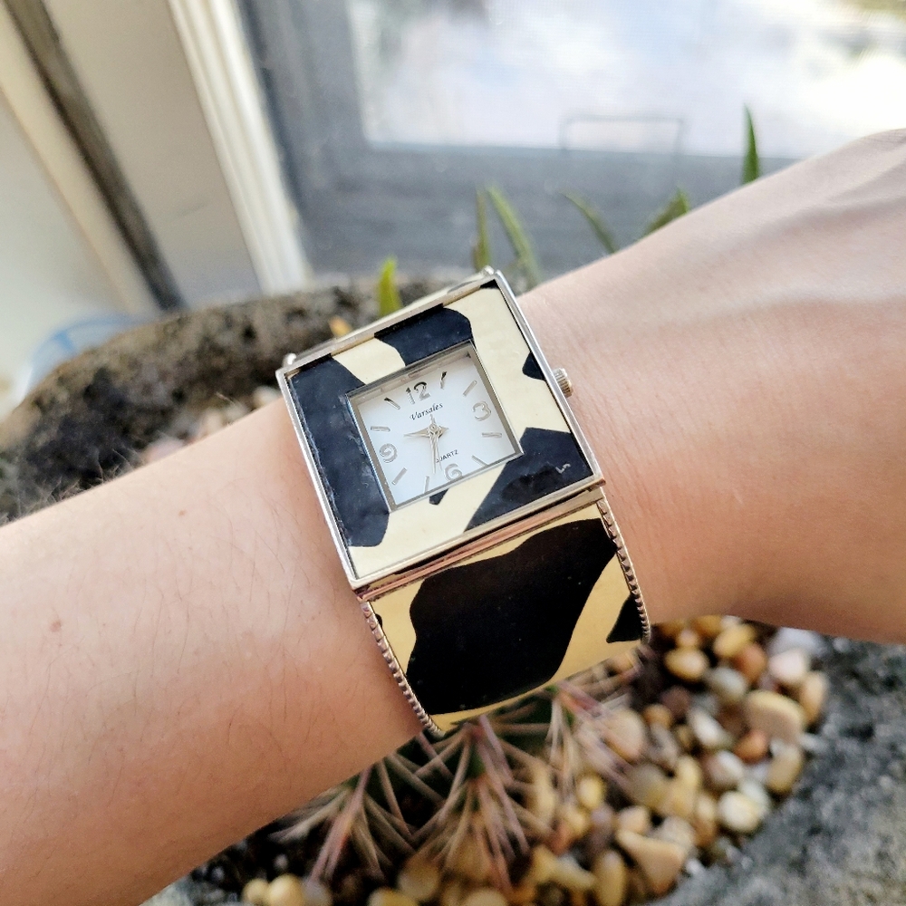Vintage Varsales Classic Quartz Cuff Watch - Picture 6 of 10